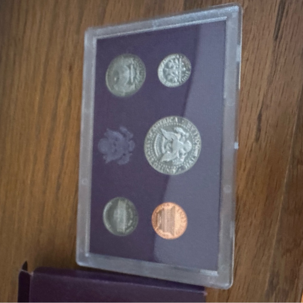 1985 Mint Set - Picture 2 of 3